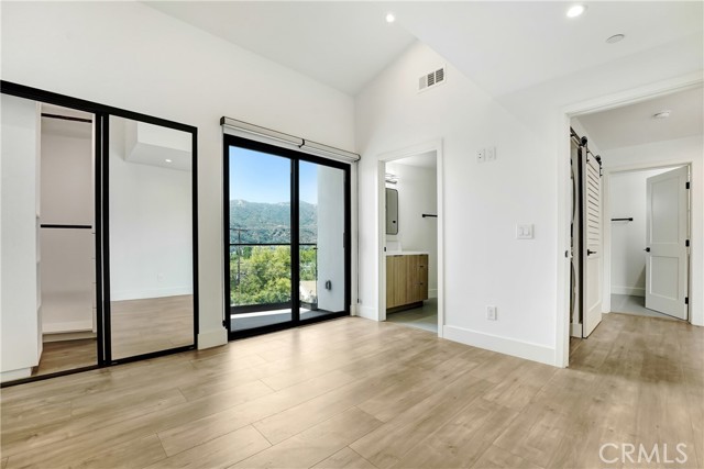 4036 Rosemont Avenue, Montrose CA: https://media.crmls.org/medias/b58ccb3b-2a54-4219-aeb8-7963498979bf.jpg