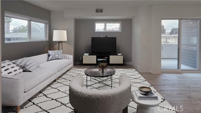 Detail Gallery Image 4 of 13 For 3309 Aria Ln, Los Angeles,  CA 90034 - 3 Beds | 4 Baths