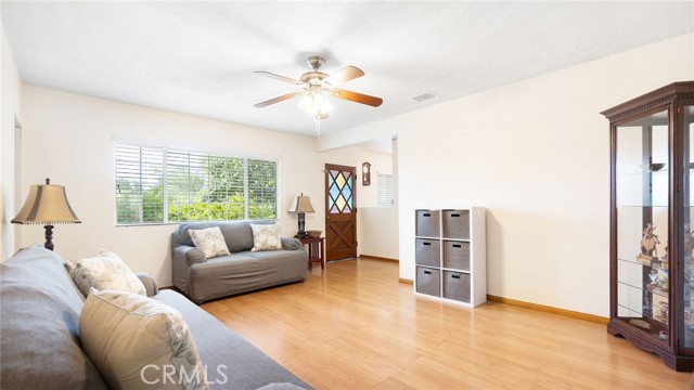 8737 Tilmont Avenue, Pico Rivera CA: https://media.crmls.org/medias/b58de51f-f205-4376-bcee-0ae3d4236790.jpg