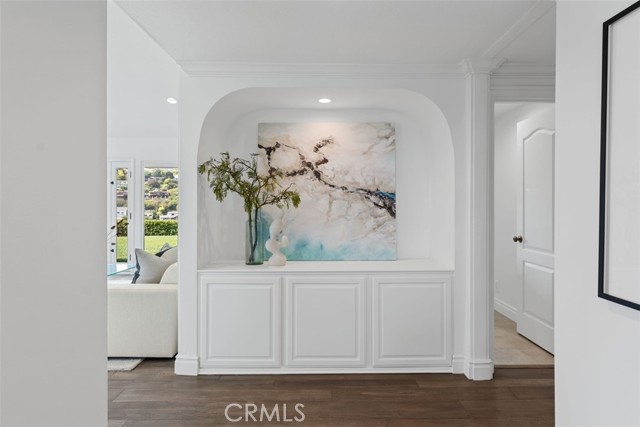 1056 Madison Place, Laguna Beach CA: https://media.crmls.org/medias/b58e0530-af28-46bc-af83-696dfce56dce.jpg