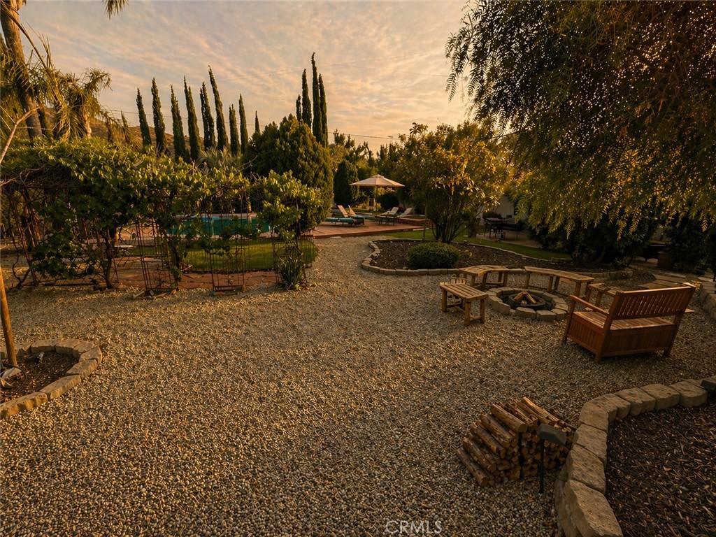 https://media.crmls.org/medias/b58ed47f-82d6-4126-ab0c-243459840b7f.jpg?preset=X-Large