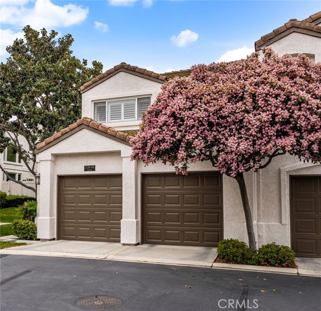 Detail Gallery Image 2 of 38 For 2130 Almeria St #101,  Corona,  CA 92879 - 3 Beds | 2/1 Baths