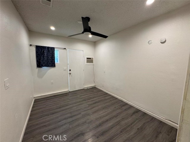 24389 La Glorita Circle, Newhall CA: https://media.crmls.org/medias/b590135a-24eb-4136-8204-5708a6adcf14.jpg