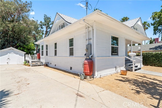 976 N Loma Vista Drive, Long Beach CA: https://media.crmls.org/medias/b5902b4e-b6ee-4862-9a90-65e0c6a9101e.jpg