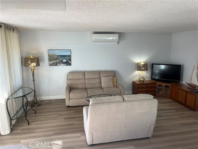 13120 Del Monte Drive, Seal Beach CA: https://media.crmls.org/medias/b5903cd0-8e6d-4c98-9361-604e4109a7b6.jpg