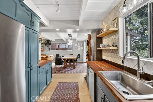 Detail Gallery Image 14 of 40 For 104 Highway 173, Lake Arrowhead,  CA 92352 - 3 Beds | 3 Baths