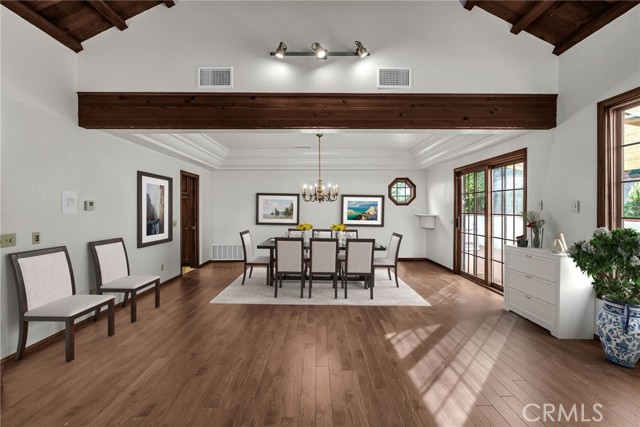 2572 Sunset Drive, Riverside CA: https://media.crmls.org/medias/b5914f85-24c9-48ab-ab35-5a11d052624e.jpg