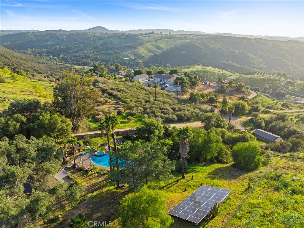 https://media.crmls.org/medias/b591eceb-6193-4cbc-9b1e-f65e60396654.jpg?preset=X-Large