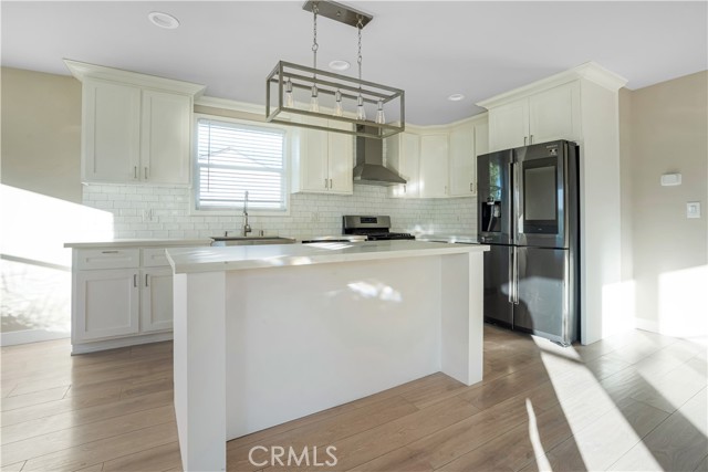 Detail Gallery Image 2 of 16 For 8466 Quartz, Winnetka,  CA 91306 - 3 Beds | 2 Baths