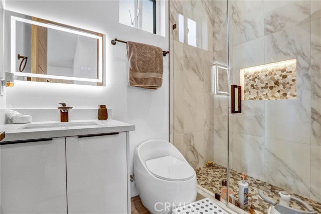 Detail Gallery Image 2 of 17 For 6904 Corbin Ave, Reseda,  CA 91335 - 2 Beds | 2 Baths