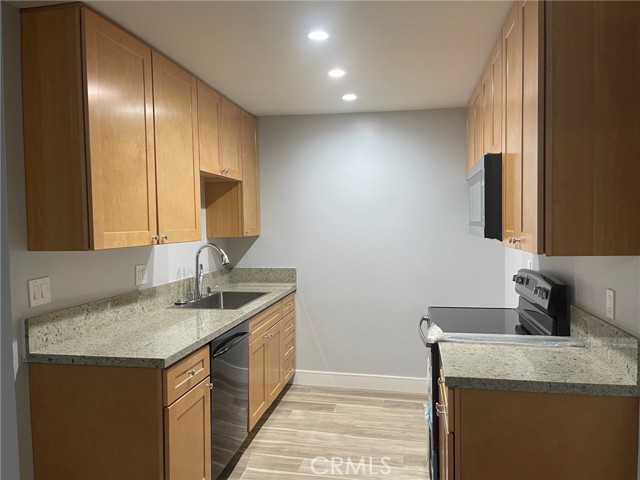 Detail Gallery Image 6 of 19 For 23930 Los Codona Ave #106,  Torrance,  CA 90505 - 2 Beds | 2 Baths