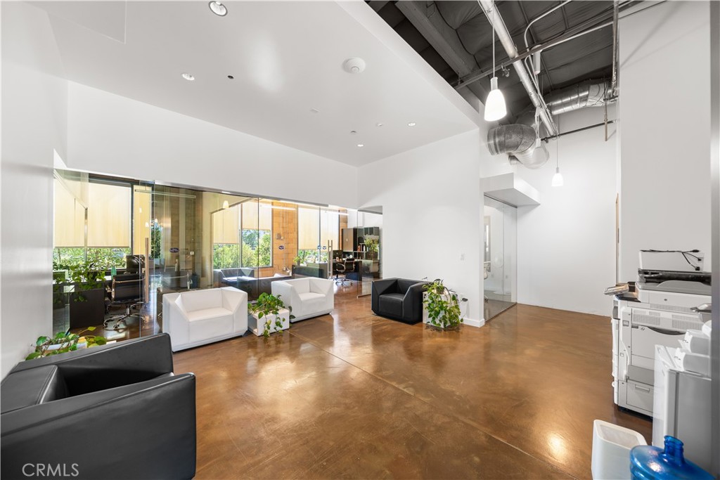 MLS #OC25143028 img 4