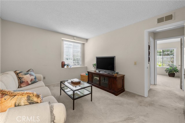 Detail Gallery Image 24 of 44 For 621 Westchester Ln, Thousand Oaks,  CA 91320 - 3 Beds | 2/1 Baths