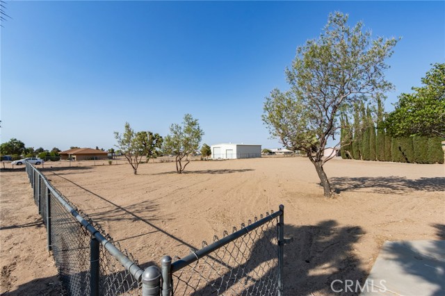 10731 Anaconda Avenue, Oak Hills CA: https://media.crmls.org/medias/b5954adb-940f-498a-b4a0-727285f8a9c3.jpg