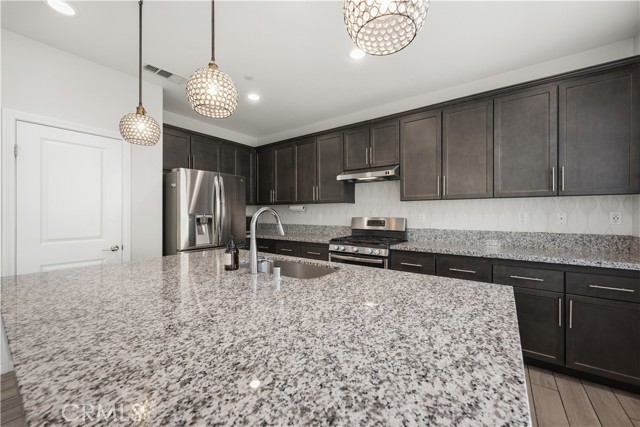 Detail Gallery Image 7 of 42 For 24526 Snapdragon Way, Lake Elsinore,  CA 92532 - 4 Beds | 3 Baths