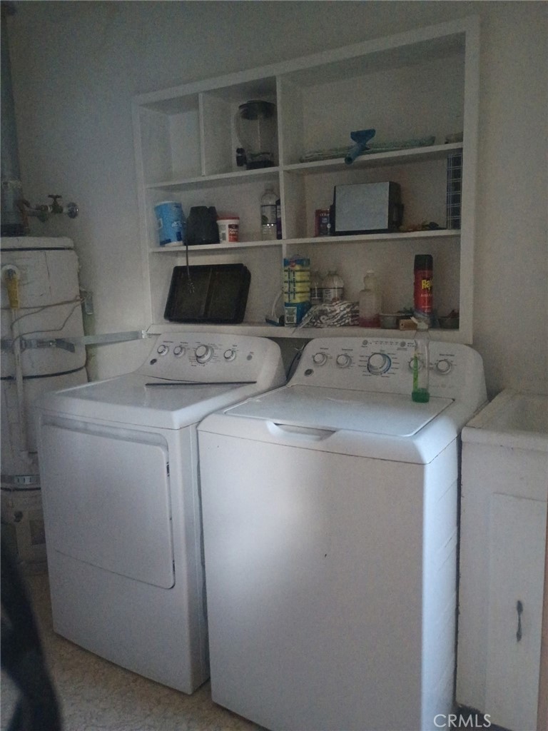 https://media.crmls.org/medias/b595c3cd-0620-4177-8a42-ac7d92028484.jpg?preset=X-Large