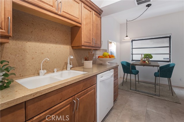 Detail Gallery Image 19 of 41 For 4707 Willis Ave #108,  Sherman Oaks,  CA 91403 - 2 Beds | 2 Baths