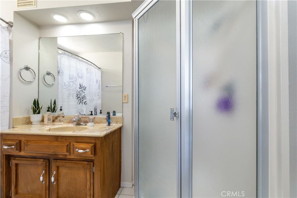 https://media.crmls.org/medias/b595e624-07ac-436e-9a9a-de1990365bca.jpg?preset=X-Large