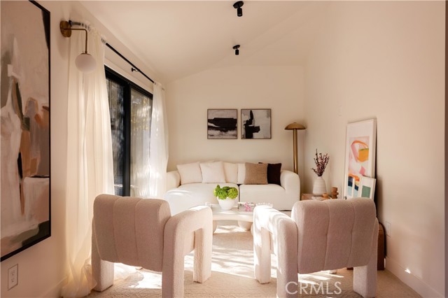 Detail Gallery Image 6 of 32 For 2931 Tyburn St, Los Angeles,  CA 90039 - 3 Beds | 2 Baths