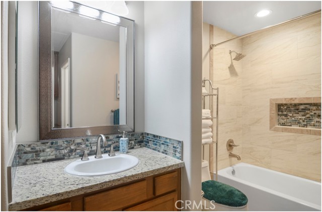 2 Hinterland Way, Ladera Ranch CA: https://media.crmls.org/medias/b59653b8-261f-4c03-b843-7bcae5c1028a.jpg