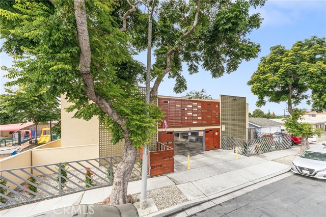 30 W 49th Street, Long Beach CA: https://media.crmls.org/medias/b59722a9-b016-4626-a11c-bff34be5f262.jpg