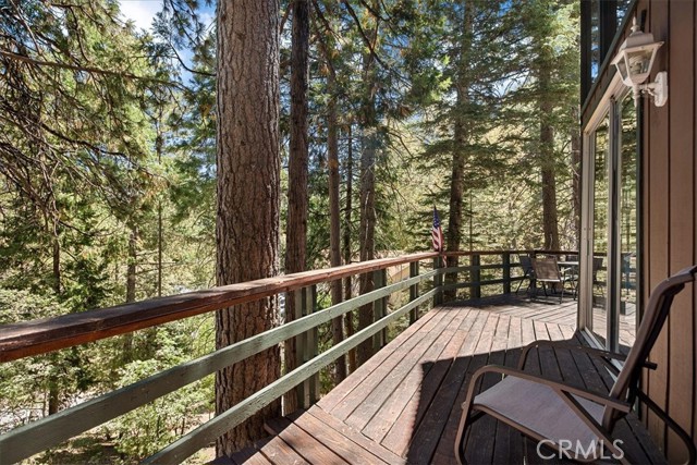 Detail Gallery Image 5 of 36 For 26522 Thunderbird Dr, Lake Arrowhead,  CA 92391 - 3 Beds | 2/1 Baths