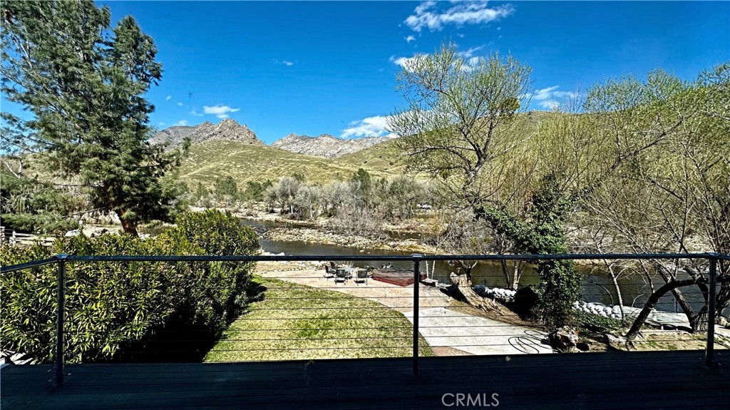 https://media.crmls.org/medias/b597c68b-a7a6-4080-9c96-0018828432c6.jpg?preset=X-Large