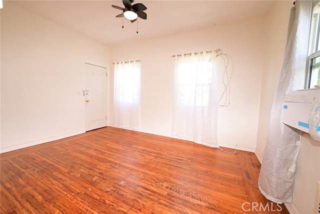 902 S Marengo Avenue, Pasadena CA: https://media.crmls.org/medias/b597ff41-a7eb-4435-ae6e-ea3fb6eb0c9b.jpg