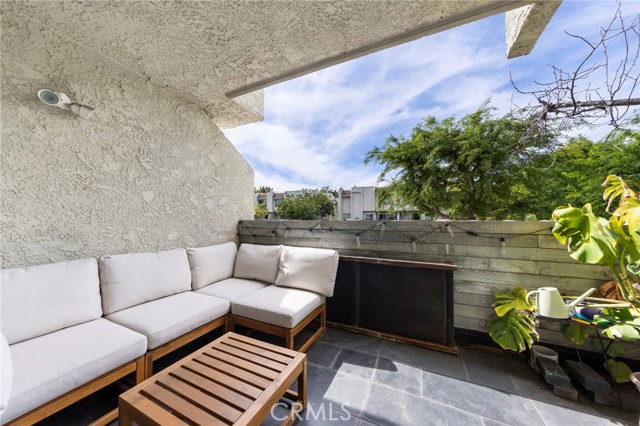 Detail Gallery Image 7 of 23 For 11744 Moorpark, Studio City,  CA 91604 - 2 Beds | 2/1 Baths