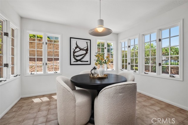 22571 Labrusca, Mission Viejo CA: https://media.crmls.org/medias/b598d4ed-cdd1-4a32-85be-19bf8489c313.jpg