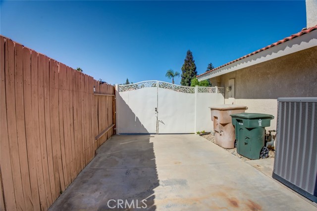2600 Oak Grove, Bakersfield CA: https://media.crmls.org/medias/b598ea47-74b8-4e9b-a449-5252801e8d76.jpg