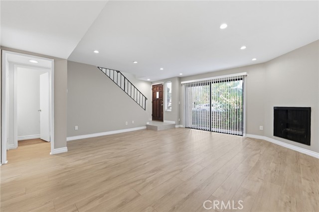 Detail Gallery Image 5 of 32 For 8633 Balboa #20,  Northridge,  CA 91325 - 3 Beds | 3 Baths