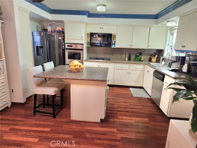 Detail Gallery Image 13 of 71 For 19755 Steinway St, Canyon Country,  CA 91351 - 3 Beds | 2 Baths