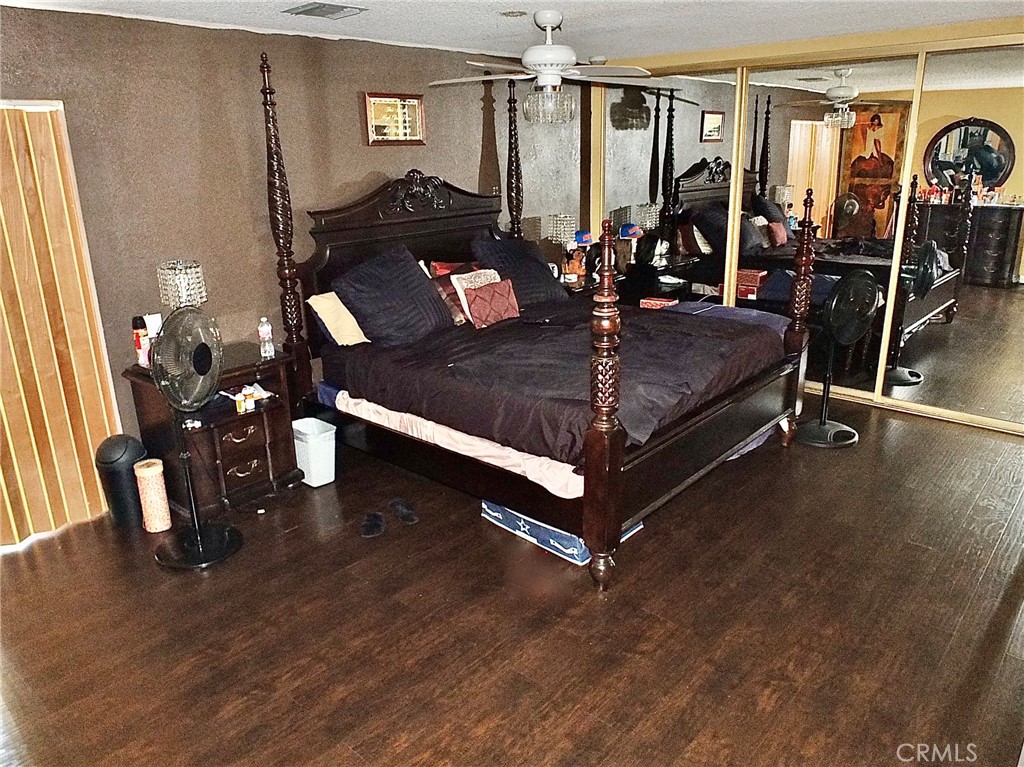 https://media.crmls.org/medias/b59a0845-6761-4e00-b632-d189ed5cec2f.jpg?preset=X-Large