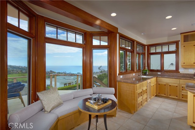 Detail Gallery Image 7 of 28 For 1570 Skyline Dr, Laguna Beach,  CA 92651 - 4 Beds | 2/1 Baths