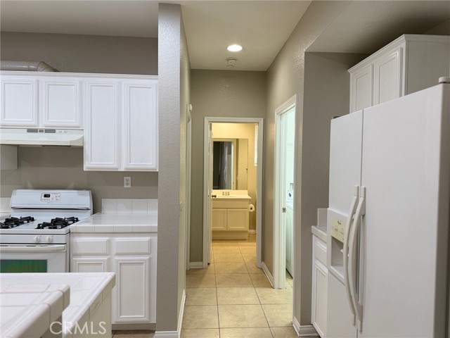 Detail Gallery Image 11 of 36 For 4547 Nicole Way, Riverside,  CA 92501 - 5 Beds | 3/1 Baths