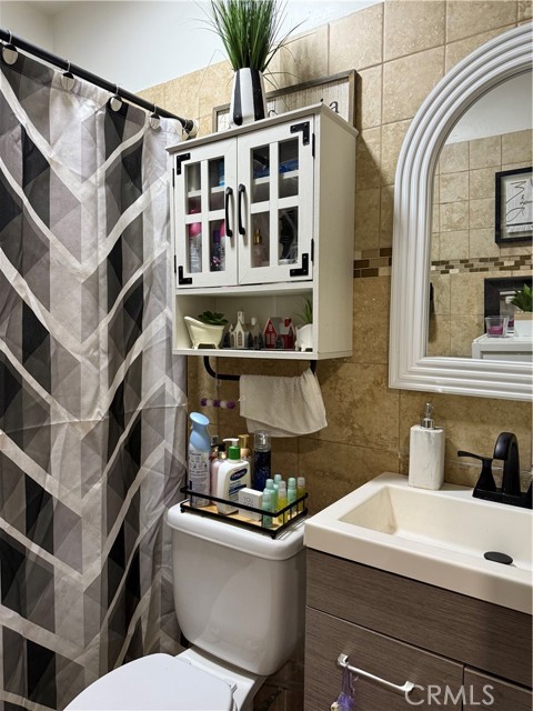 Detail Gallery Image 7 of 14 For 800 W 97th, Los Angeles,  CA 90044 - 3 Beds | 1 Baths