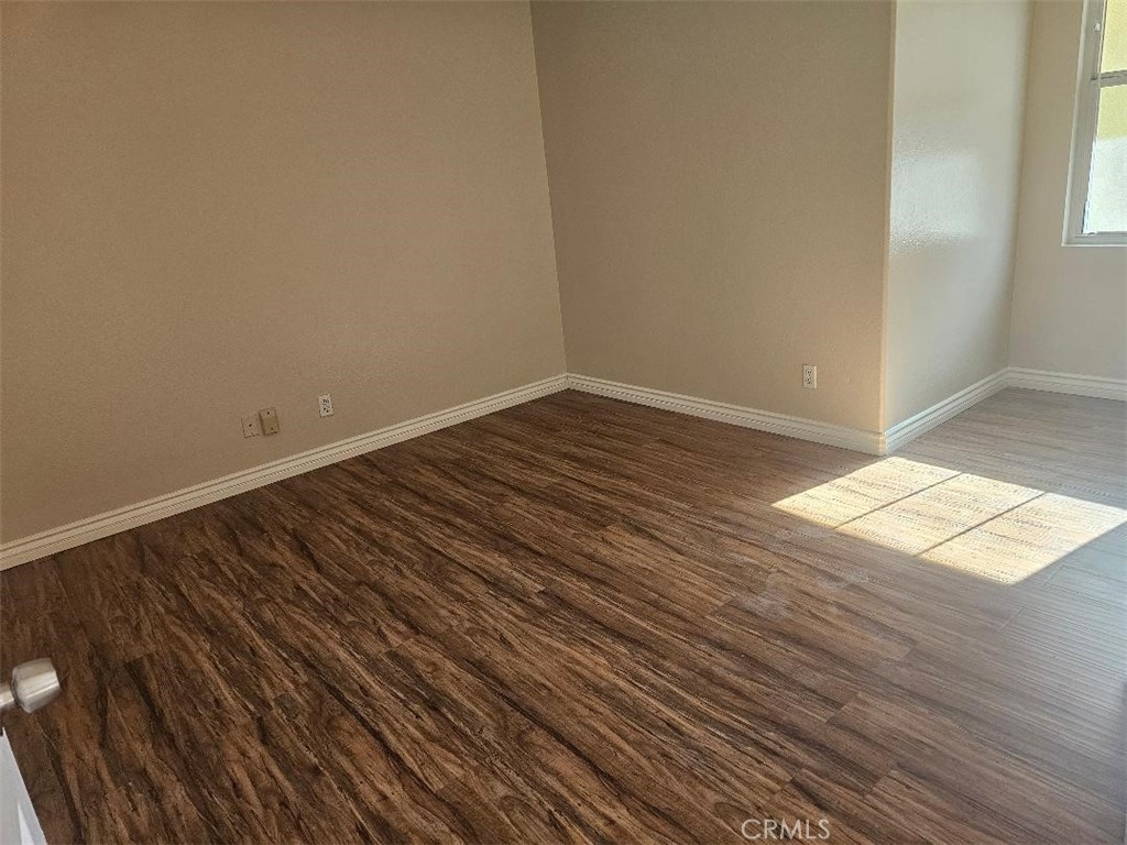 https://media.crmls.org/medias/b59bdf8f-9a88-40c3-9b7b-b19955c826e2.jpg?preset=X-Large