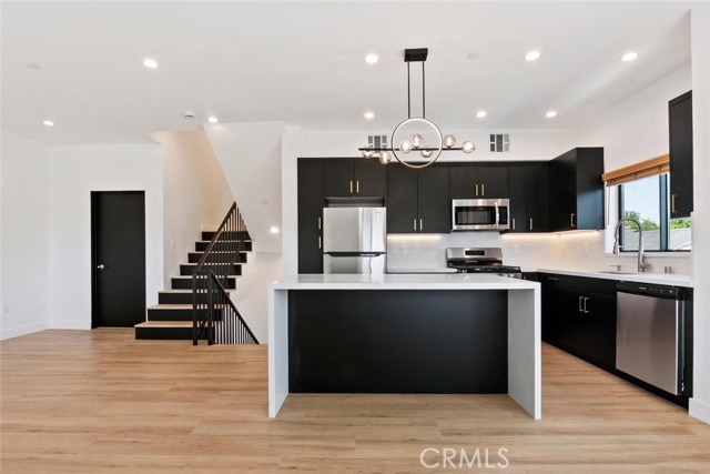 2633 S Cochran Avenue, Los Angeles CA: https://media.crmls.org/medias/b59c5cfd-8e62-4cfc-9222-39dffbdc3d0d.jpg
