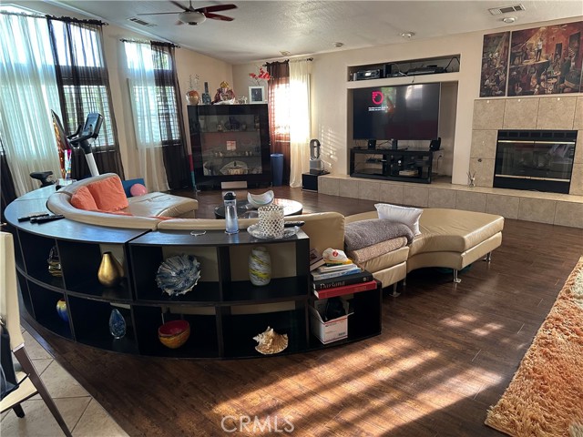 20159 Majestic Dr., Apple Valley CA: https://media.crmls.org/medias/b59e42cd-9a36-45bf-8e46-db36d21592b4.jpg