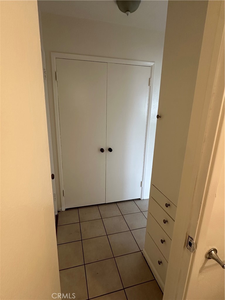 https://media.crmls.org/medias/b59e499f-9a43-4e3d-8165-52d893a1440f.jpg?preset=X-Large