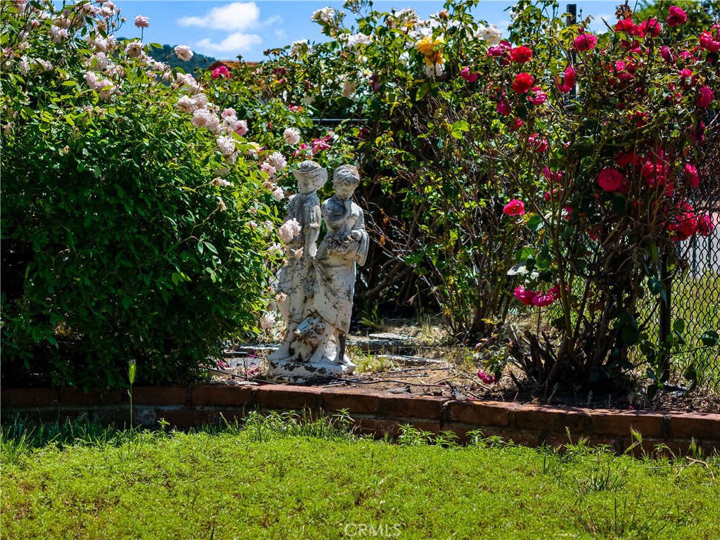 https://media.crmls.org/medias/b59e67cc-be55-4978-b254-9a8be6b5133d.jpg?preset=X-Large