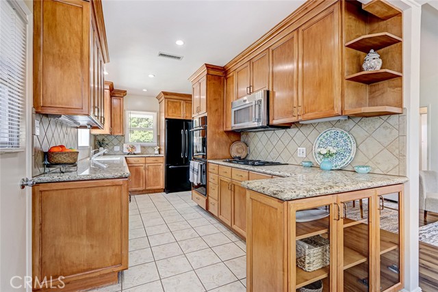 Detail Gallery Image 7 of 30 For 5102 W Carson St, Torrance,  CA 90503 - 3 Beds | 2 Baths