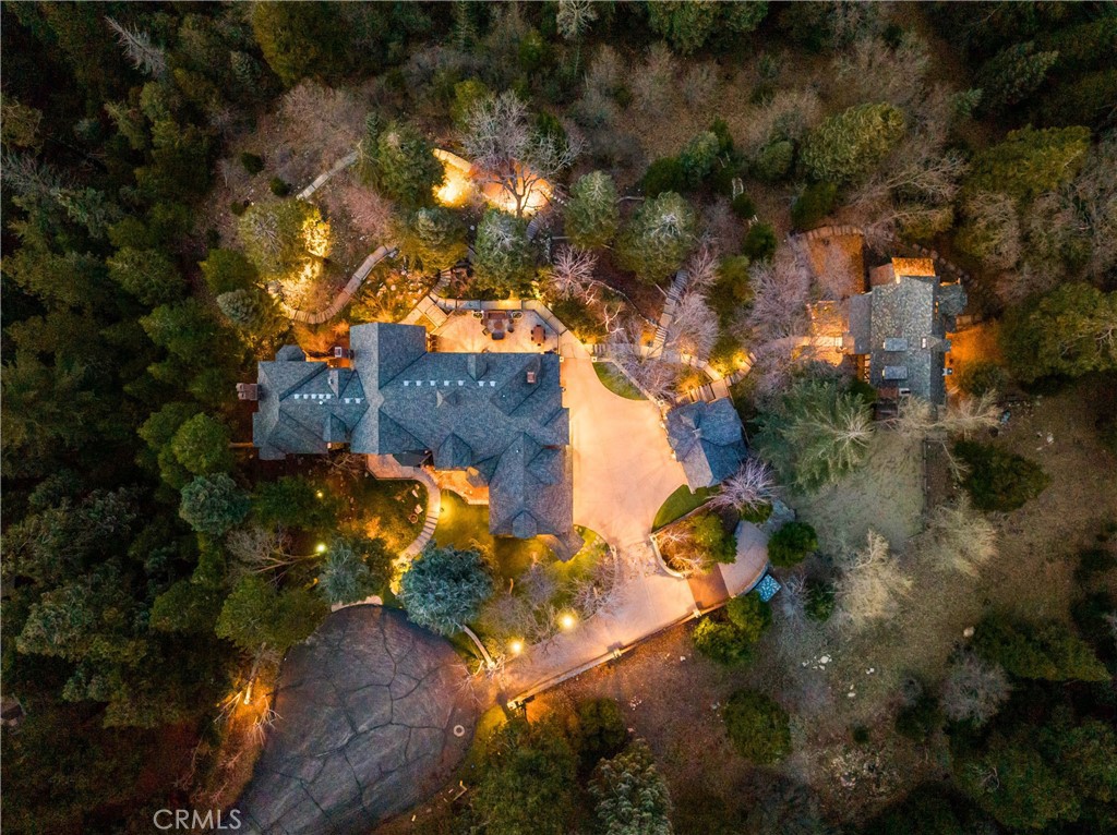 https://media.crmls.org/medias/b59fd19f-af13-46be-a4ec-34e71ab6c721.jpg?preset=X-Large