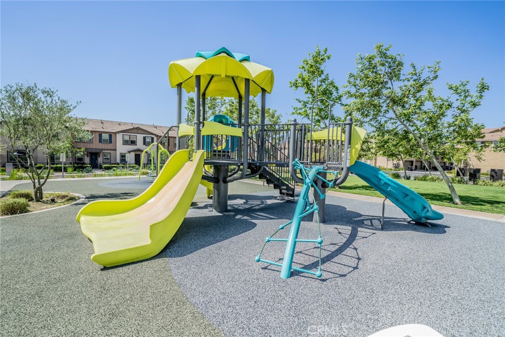 https://media.crmls.org/medias/b5a08394-bffa-457c-9cf6-37aabd16843b.jpg?preset=X-Large