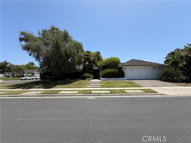 1900 Altura Drive, Corona del Mar CA: https://media.crmls.org/medias/b5a0a47f-90a7-4130-8ac0-9a451444f0ce.jpg