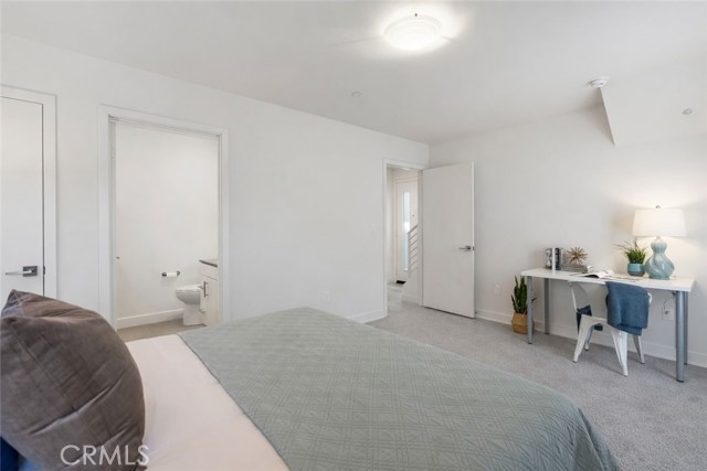 Detail Gallery Image 15 of 33 For 2700 E Chaucer #14,  Los Angeles,  CA 90065 - 4 Beds | 4 Baths