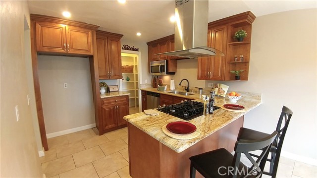 12700 Newport Avenue, Tustin CA: https://media.crmls.org/medias/b5a11e9f-6e9a-42ba-a082-60e3aea9f5b3.jpg