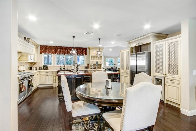Detail Gallery Image 8 of 45 For 533 Woodhaven Ct, Upland,  CA 91786 - 4 Beds | 3/1 Baths
