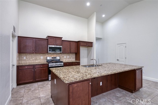 Detail Gallery Image 10 of 33 For 6808 W Lucas, Fresno,  CA 93722 - 3 Beds | 2 Baths